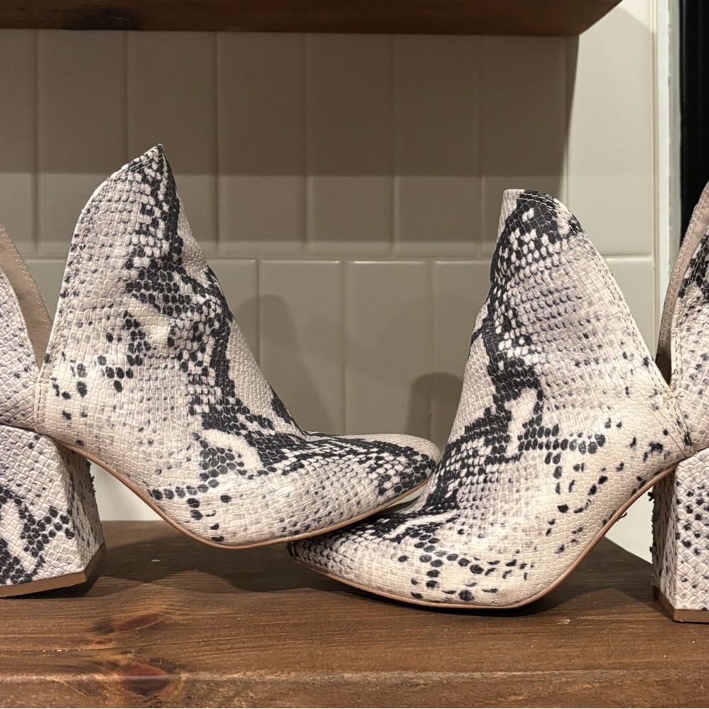 Steve Madden Black and Cream Snakeskin Heeled Boots